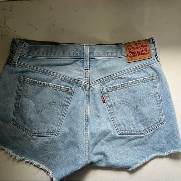 NEW LEVI’s 501 Denim Shorts - Picture 2 of 5